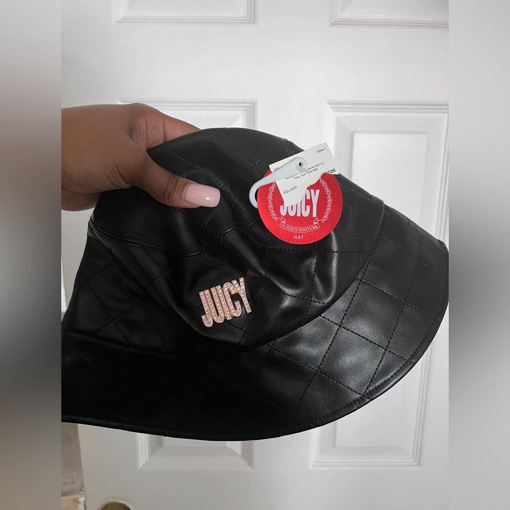 NEVER WORN BUCKET HAT